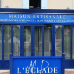 Panneau enseigne personnalisé sur une devanture