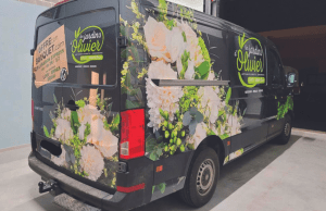 Photo d'un utilitaire avec flocage côté et arrière en total covering