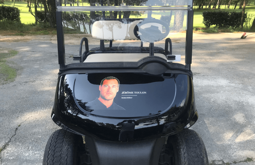 Plaque magnétique véhicule