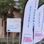 Photo de deux beach flags